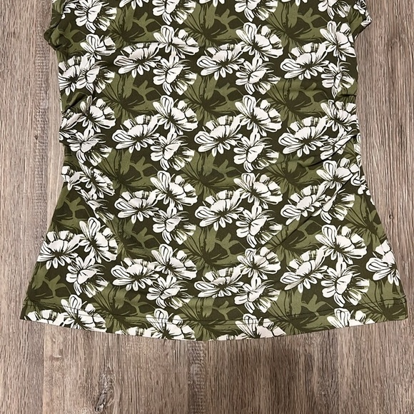 Tahari Sleeveless Floral Print Top​​​​ - Picture 5 of 13